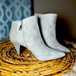 Women’s Size 9.5 Booties Heels Pointed Toe Gray Snake Print Leather Loise et Cie